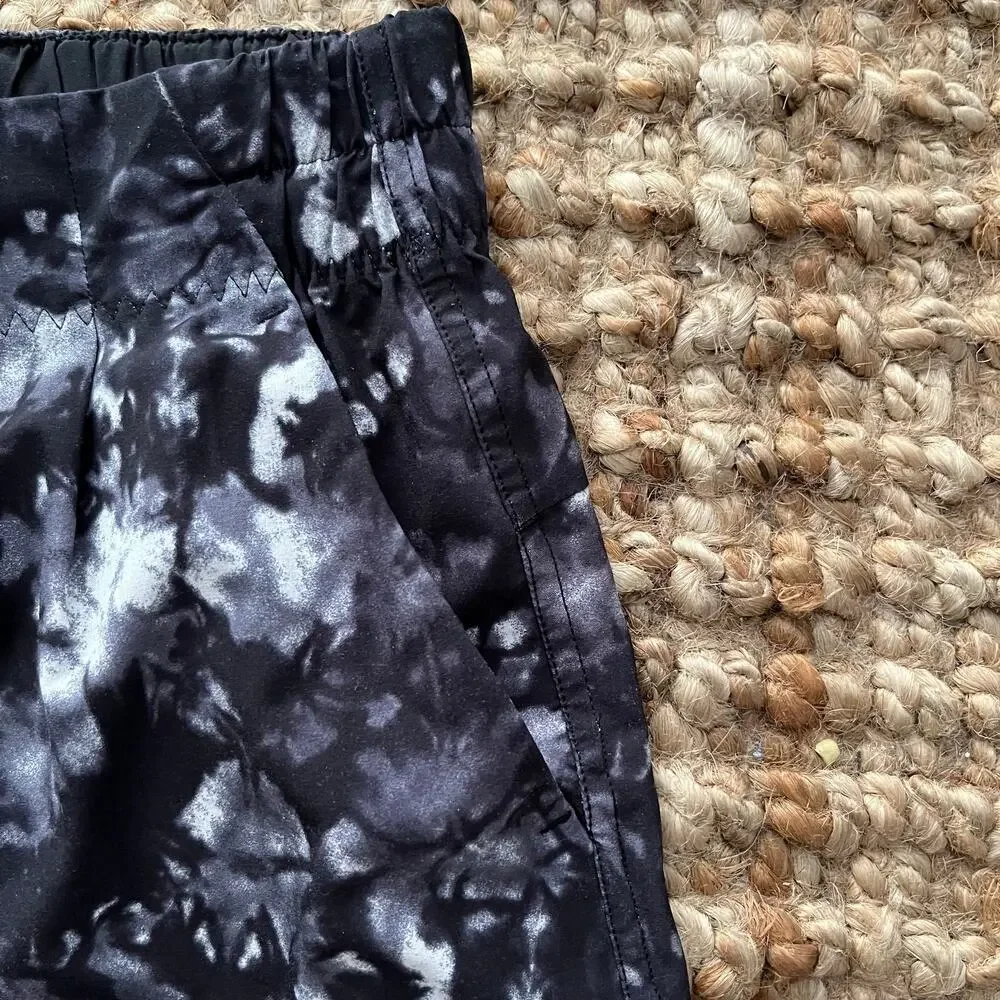 Lululemon Spring Break Away Short 10 Dusk Dye White Black Athletic EUC - Picture 10 of 13